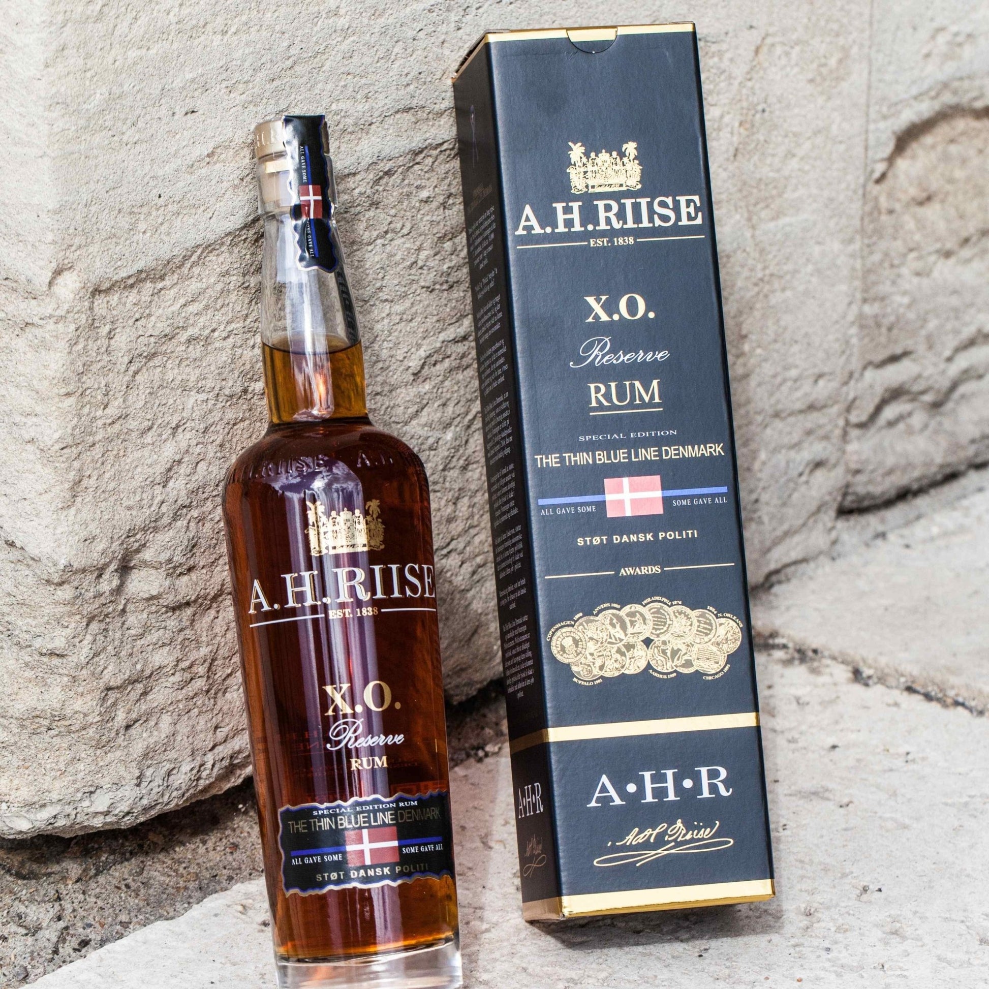 A.H RIISE X.O THIN BLUE LINE (POLITI) DENMARK 40% 70CL - The Beverage Merchants